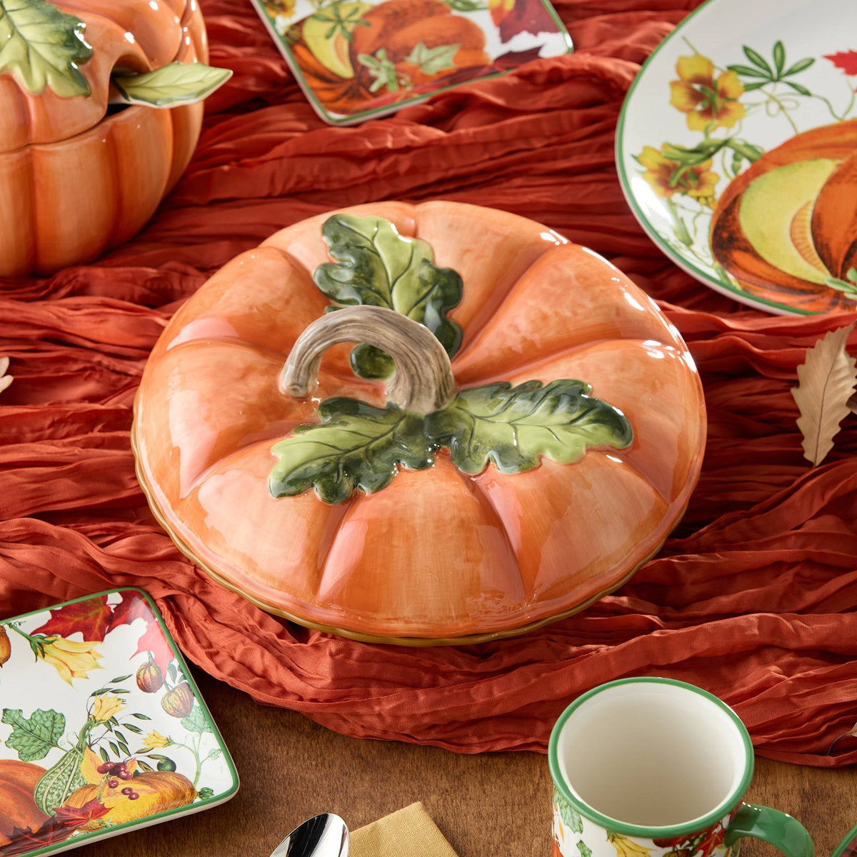 Pie Keeper with Sculpted Pumpkin Top and Ceramic Bakeware Base for Holiday Baking
