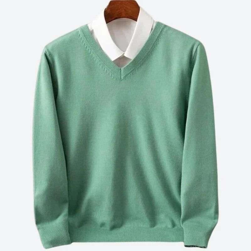 Warm Knit Pullover Sweater for Men with Round Neck and Standard Fit