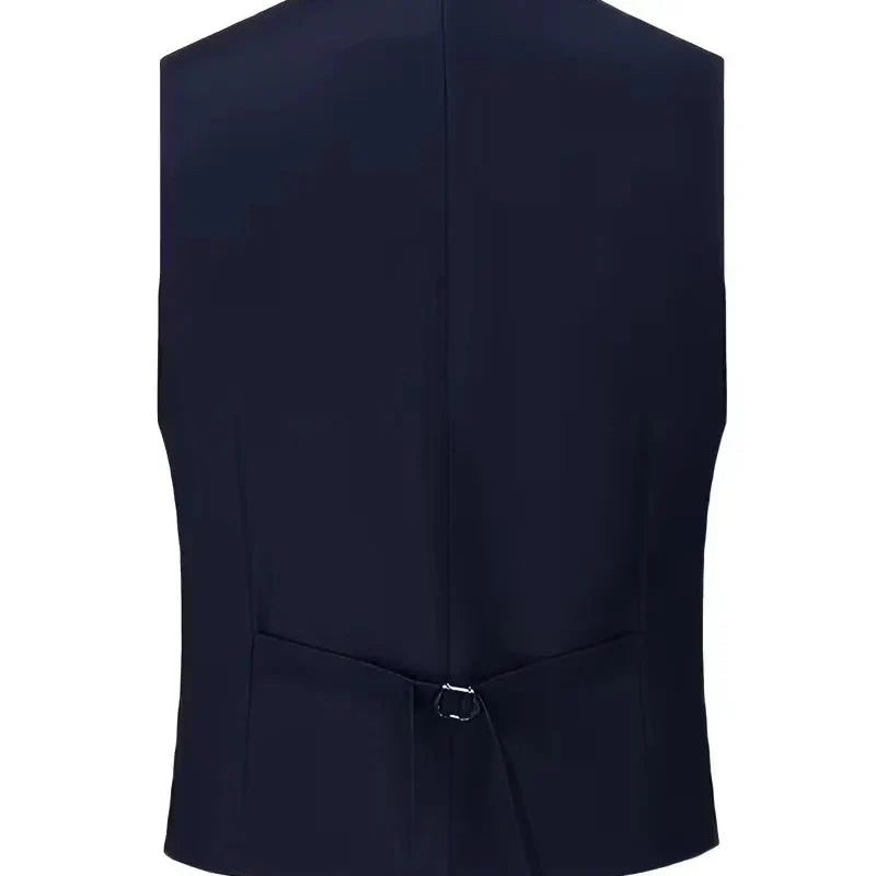 This men's slim fit double-breasted 3-piece suit with waistcoat is ideal for any formal occasion.