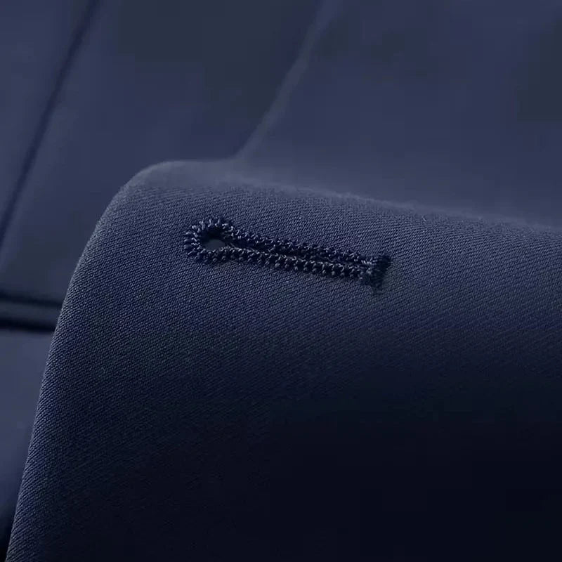 Unmatched elegance: men's slim fit double-breasted 3-piece suit with a refined waistcoat.